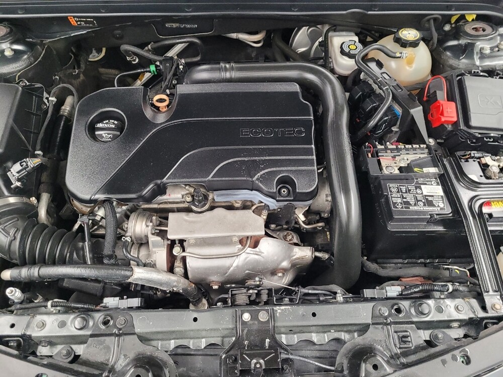 2018 Chevrolet Malibu in Houston, TX 77034 - 18134154 30