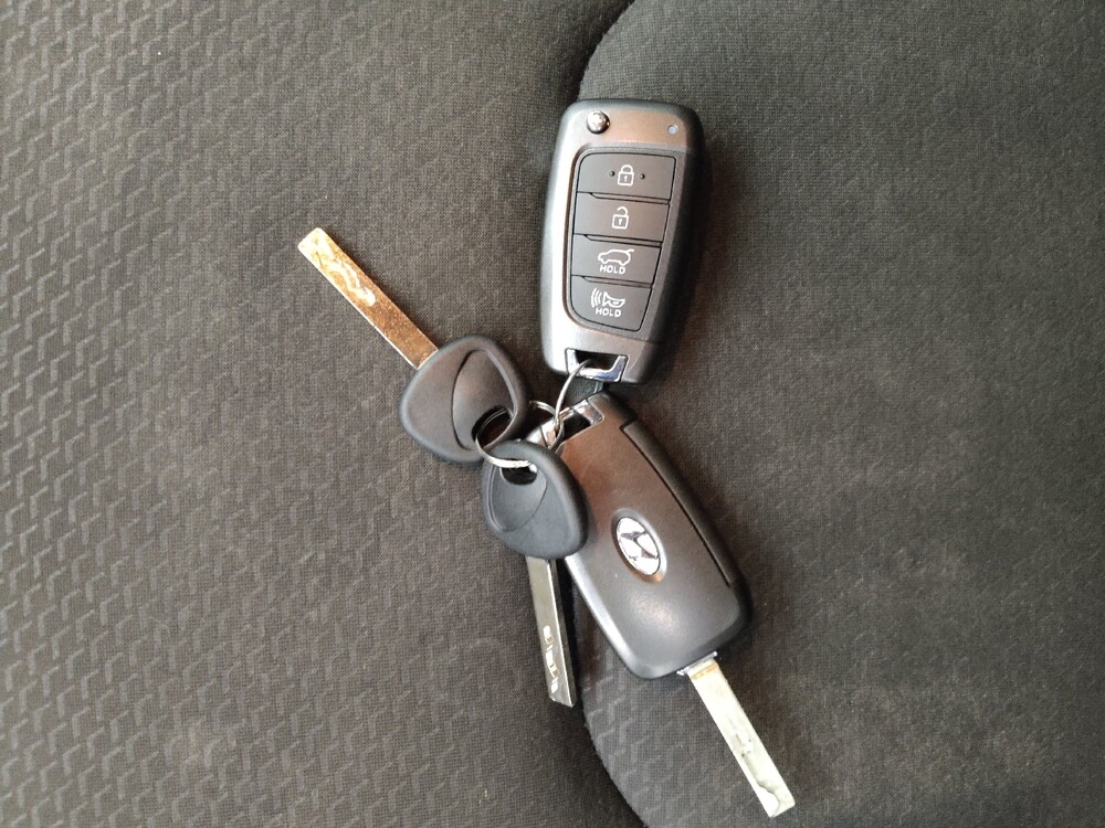 2020 Hyundai Elantra in Gladstone, MO 64118 - 18134261 32