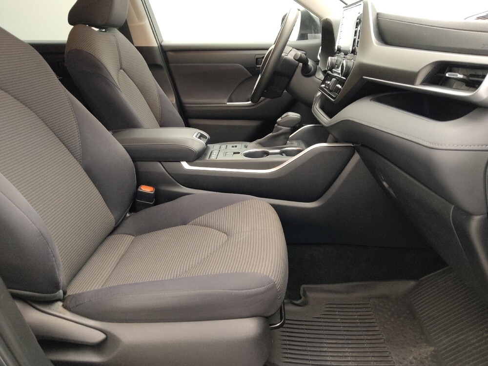 2020 Toyota Highlander in St. Louis, MO 63136 - 18134265 21