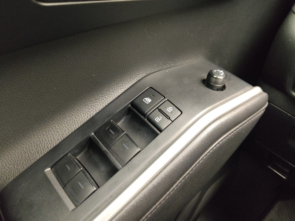 2020 Toyota Highlander in St. Louis, MO 63136 - 18134265 27