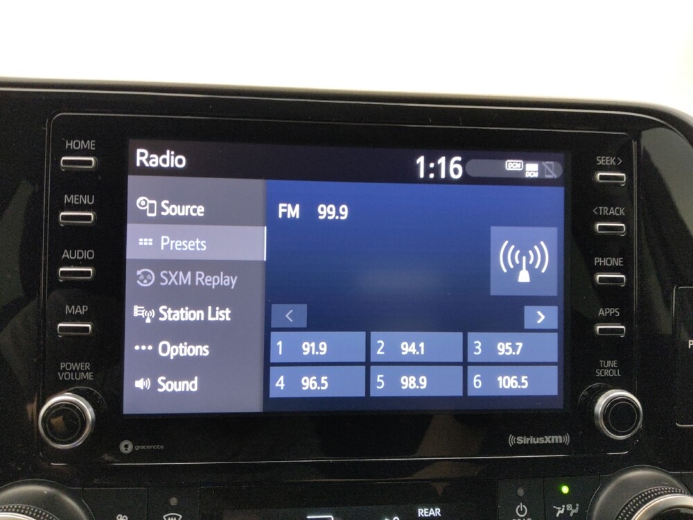 2020 Toyota Highlander in St. Louis, MO 63136 - 18134265 25