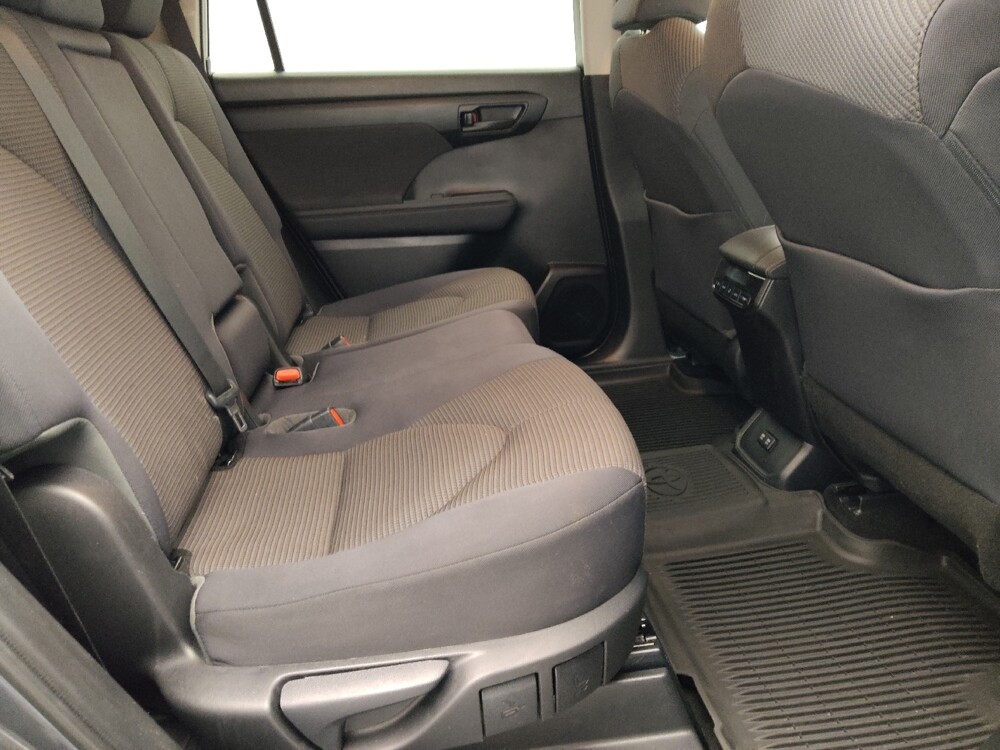 2020 Toyota Highlander in St. Louis, MO 63136 - 18134265 19