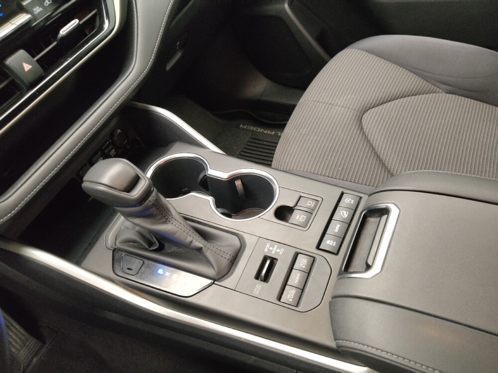 2020 Toyota Highlander in St. Louis, MO 63136 - 18134265 26