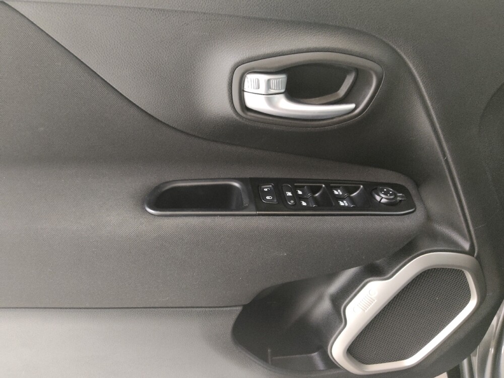 2021 Jeep Renegade in St. Louis, MO 63125 - 18134268 27