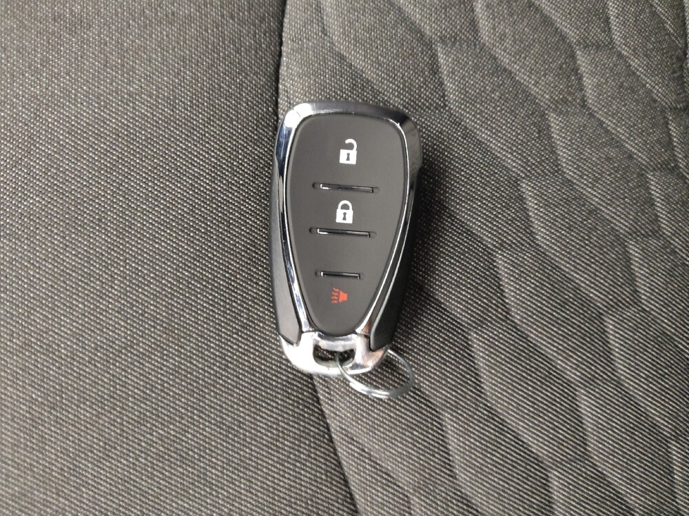 2020 Chevrolet Equinox in Gladstone, MO 64118 - 18134269 32