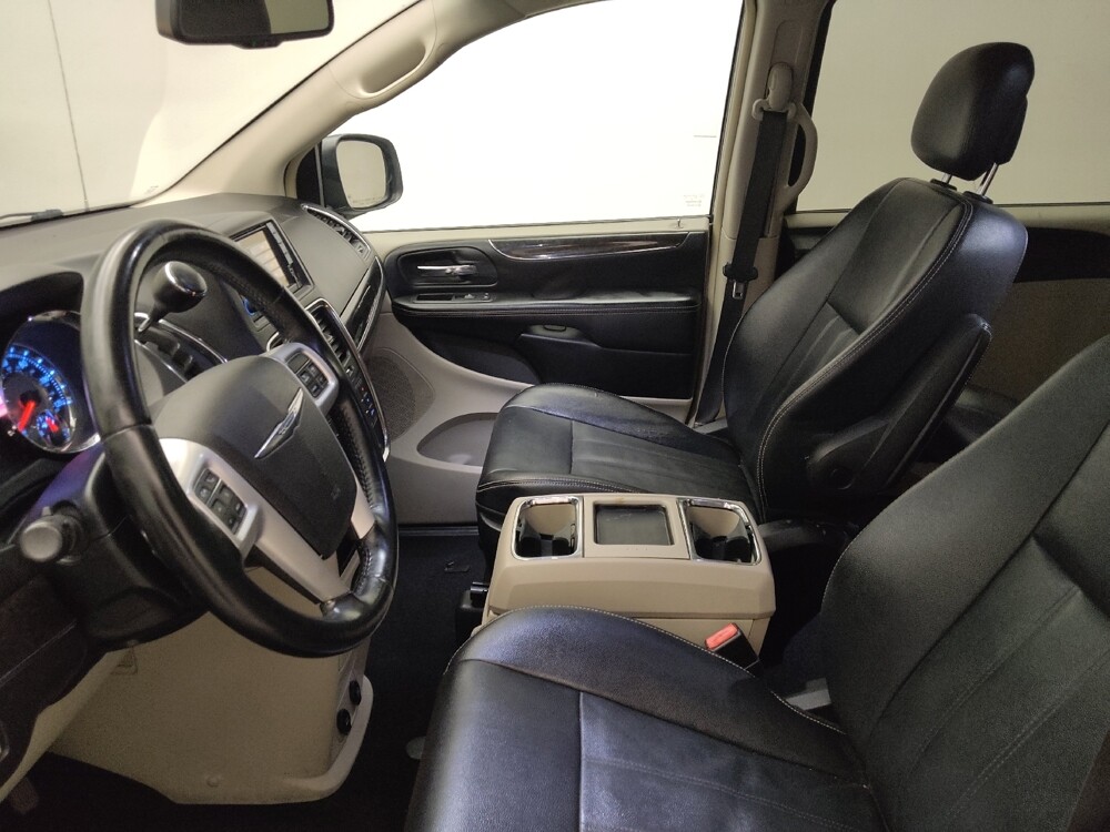 2016 Chrysler Town & Country in Lombard, IL 60148 - 18134275 17