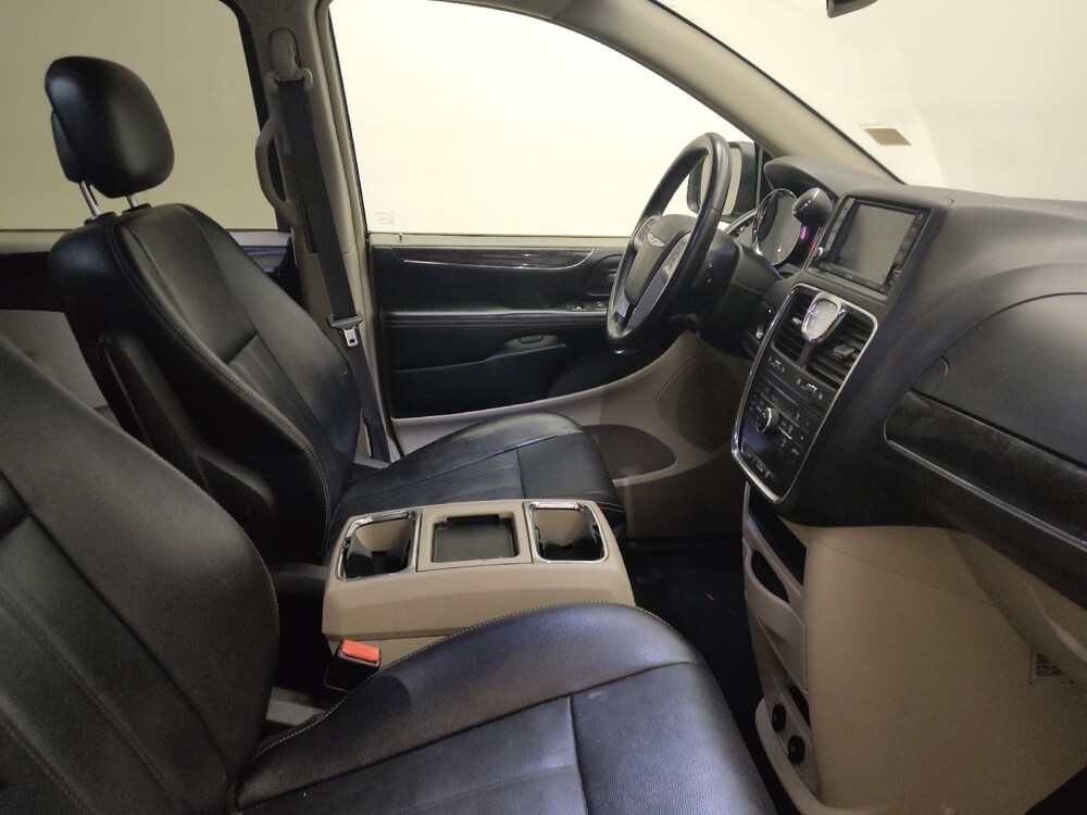 2016 Chrysler Town & Country in Lombard, IL 60148 - 18134275 21