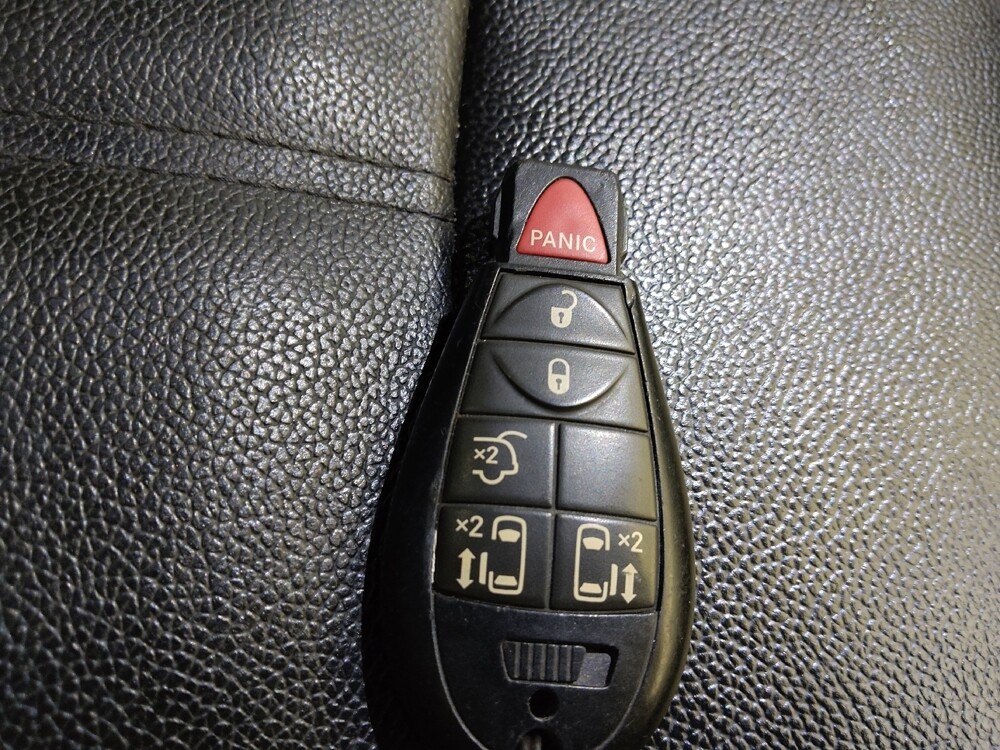 2016 Chrysler Town & Country in Lombard, IL 60148 - 18134275 32