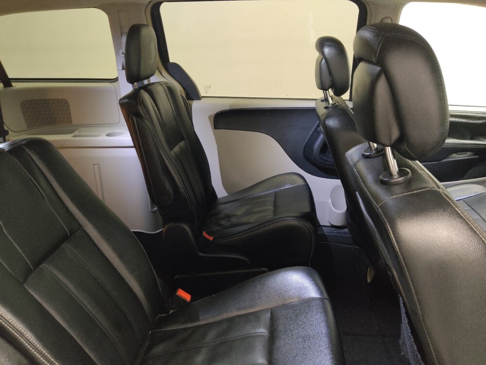 2016 Chrysler Town & Country in Lombard, IL 60148 - 18134275 19