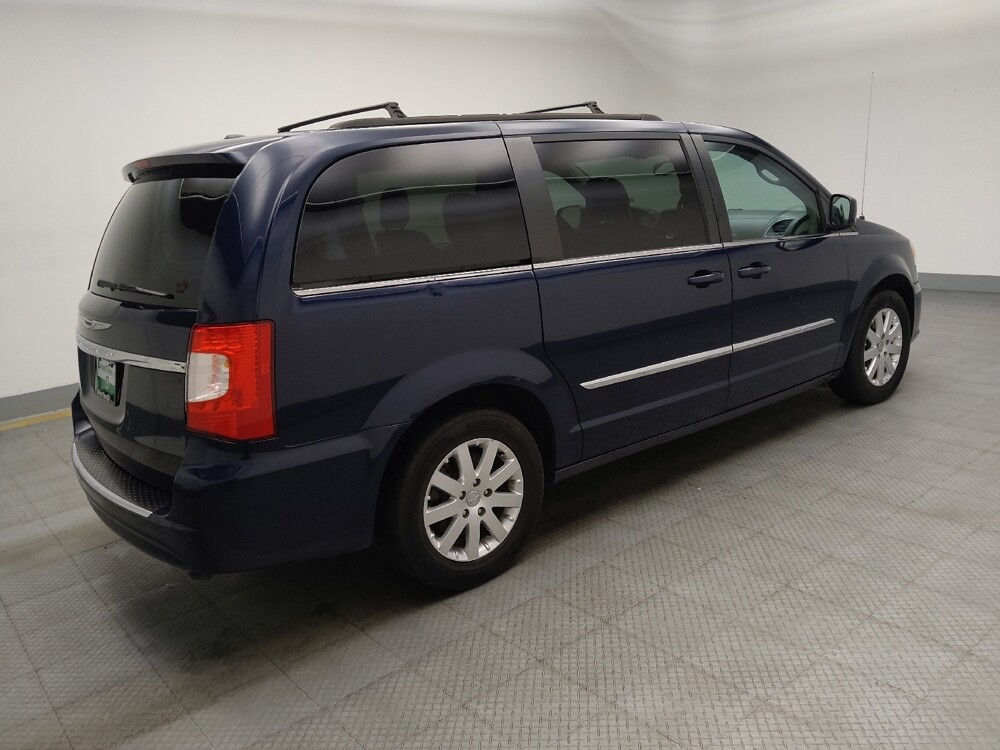 2016 Chrysler Town & Country in Lombard, IL 60148 - 18134275 10