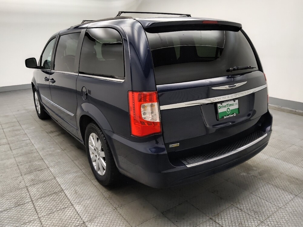 2016 Chrysler Town & Country in Lombard, IL 60148 - 18134275 5