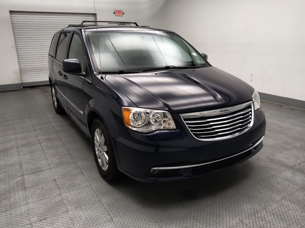 2016 Chrysler Town & Country in Lombard, IL 60148 - 18134275 13