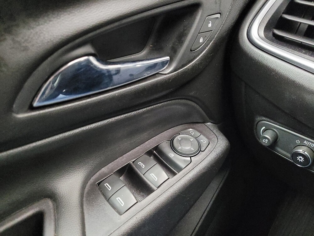 2018 Chevrolet Equinox in Taylor, MI 48180 - 18134294 27