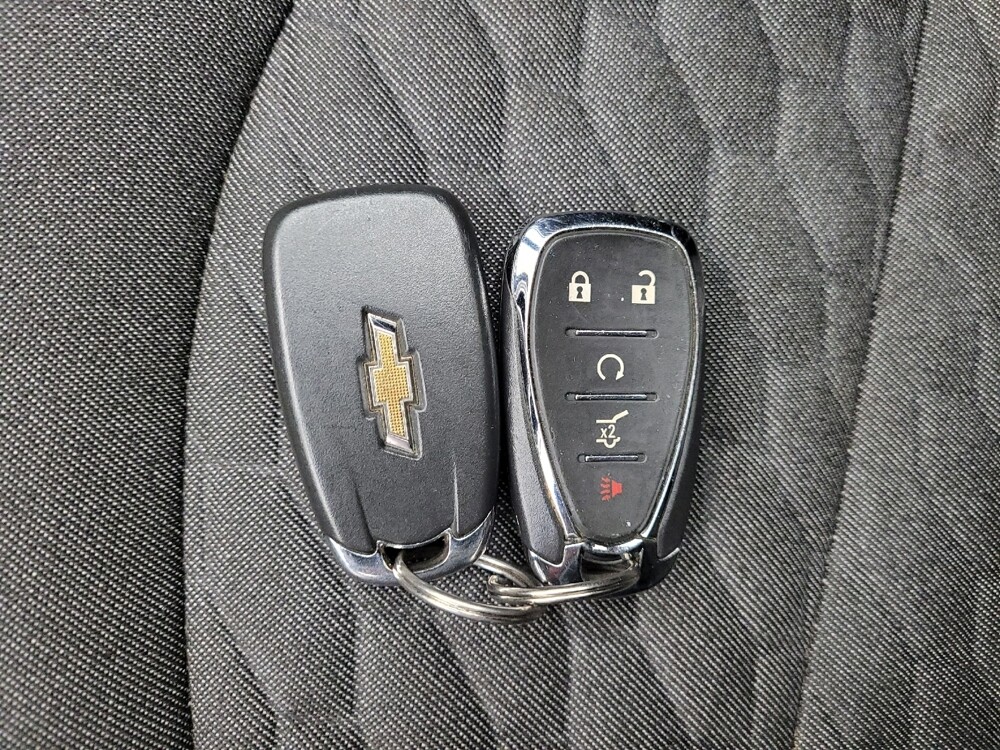 2019 Chevrolet Equinox in Taylor, MI 48180 - 18134297 32