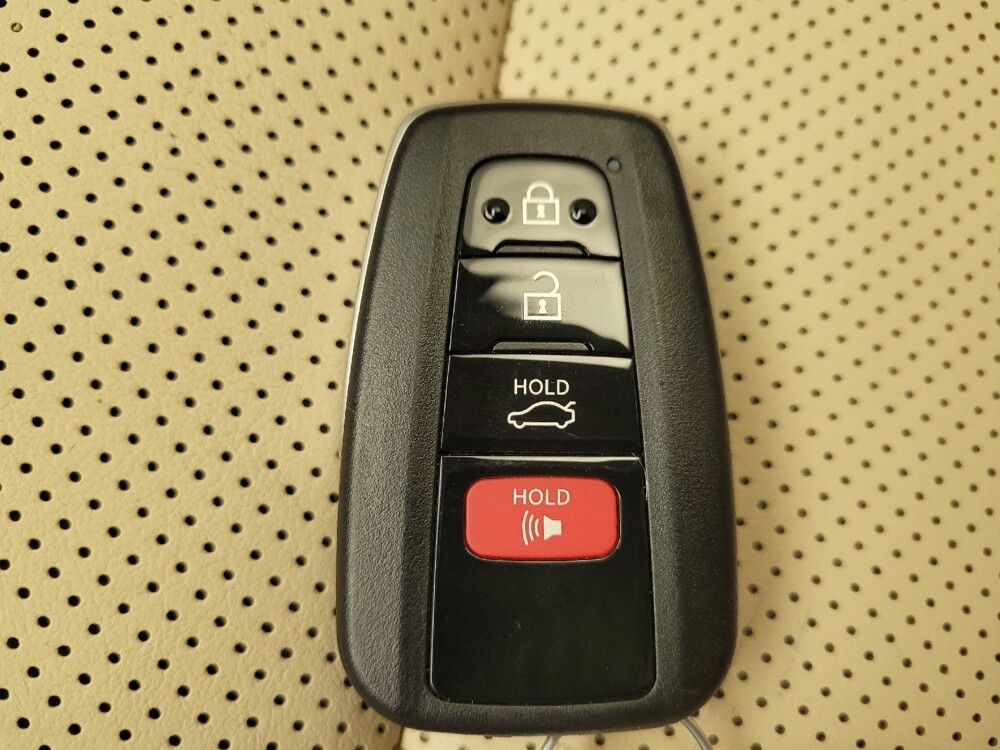 2014 Lexus ES 300h in Cincinnati, OH 45255 - 18134302 32