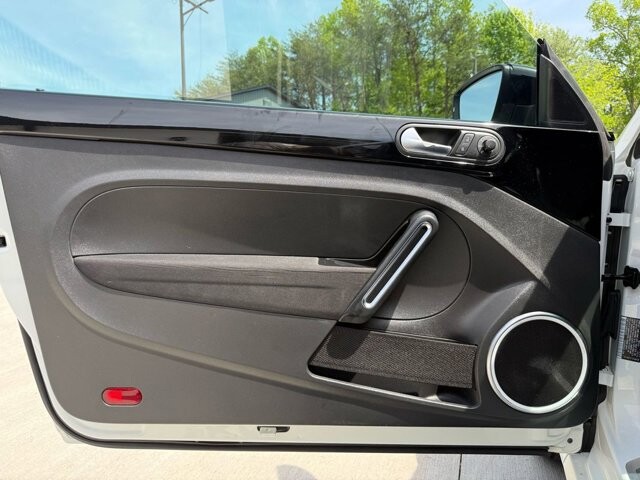 2014 Volkswagen Beetle in Knoxville, TN 37920 - 18134316 21