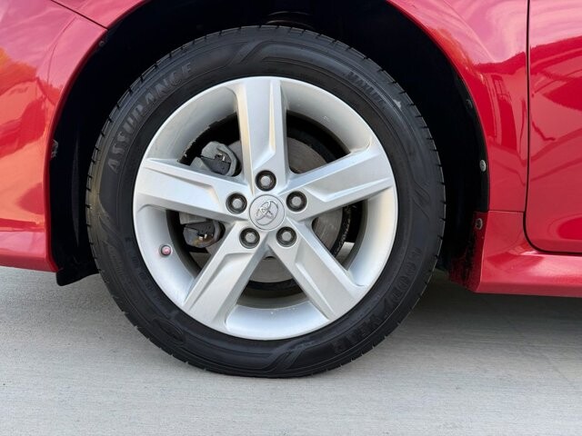 2013 Toyota Camry in Knoxville, TN 37920 - 18134317 24