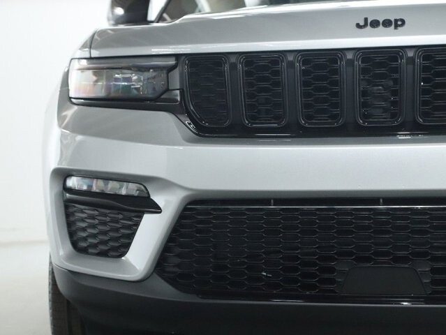 2025 Jeep Grand Cherokee in Bedford, OH 44146 - 18134320 6