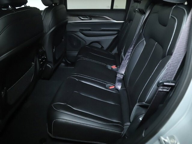 2025 Jeep Grand Cherokee in Bedford, OH 44146 - 18134320 14