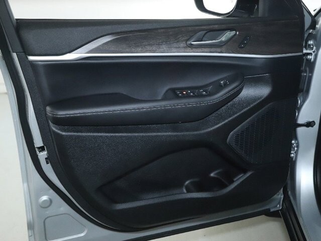 2025 Jeep Grand Cherokee in Bedford, OH 44146 - 18134320 16