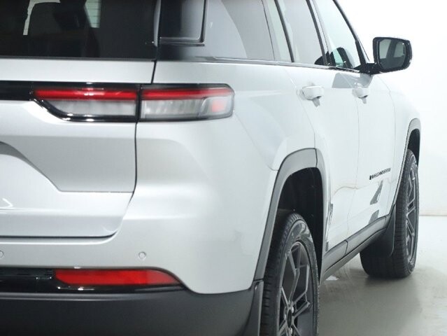 2025 Jeep Grand Cherokee in Bedford, OH 44146 - 18134320 47