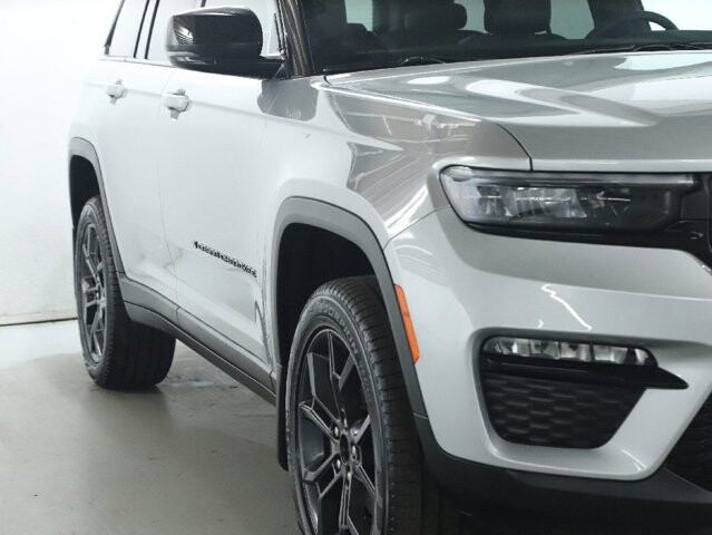2025 Jeep Grand Cherokee in Bedford, OH 44146 - 18134320 8