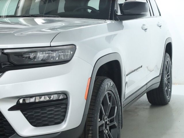 2025 Jeep Grand Cherokee in Bedford, OH 44146 - 18134320 4