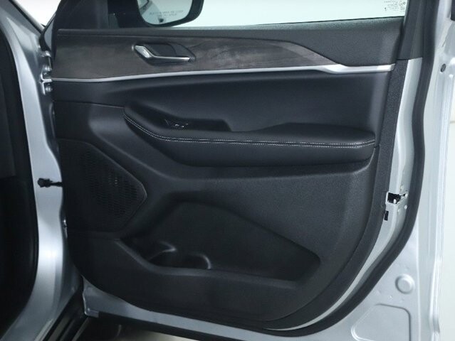 2025 Jeep Grand Cherokee in Bedford, OH 44146 - 18134320 35