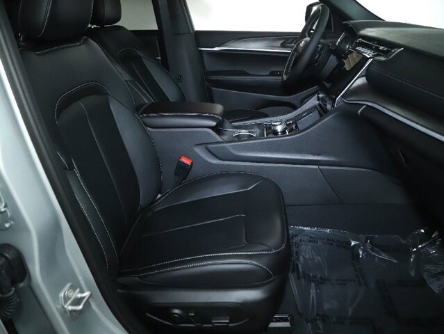 2025 Jeep Grand Cherokee in Bedford, OH 44146 - 18134320 36