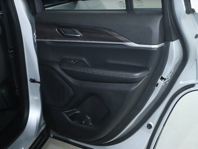 2025 Jeep Grand Cherokee in Bedford, OH 44146 - 18134320 33