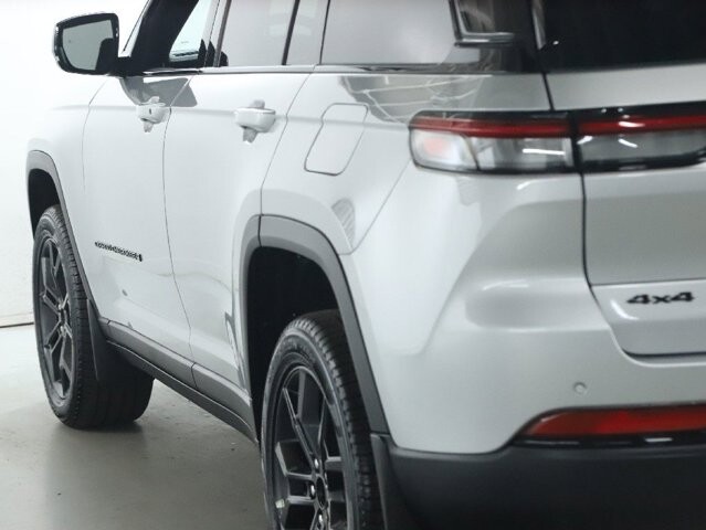 2025 Jeep Grand Cherokee in Bedford, OH 44146 - 18134320 43