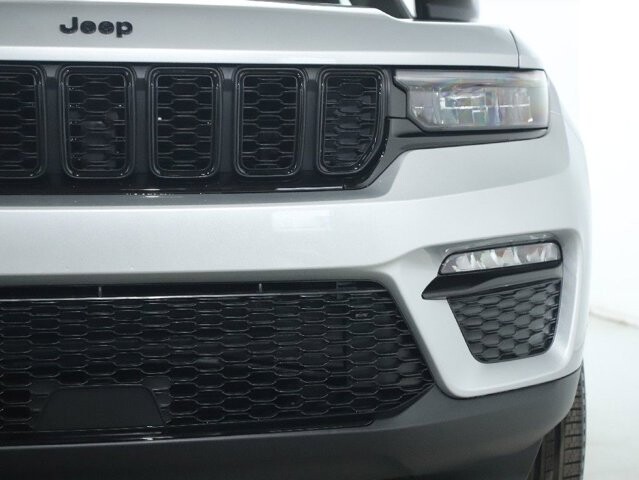 2025 Jeep Grand Cherokee in Bedford, OH 44146 - 18134320 7