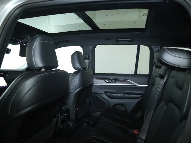 2025 Jeep Grand Cherokee in Bedford, OH 44146 - 18134320 15