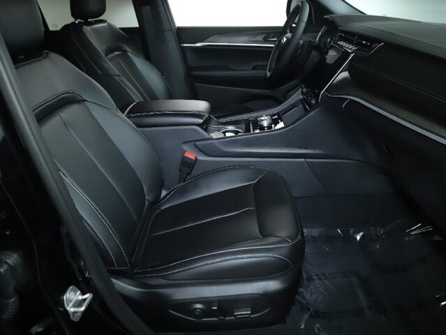 2025 Jeep Grand Cherokee in Bedford, OH 44146 - 18134322 36