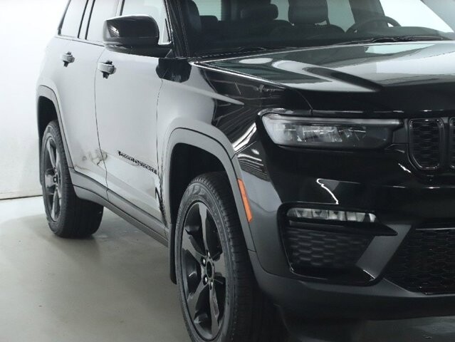 2025 Jeep Grand Cherokee in Bedford, OH 44146 - 18134322 8