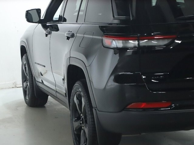 2025 Jeep Grand Cherokee in Bedford, OH 44146 - 18134322 43