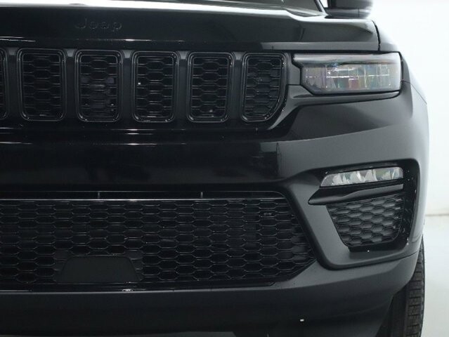 2025 Jeep Grand Cherokee in Bedford, OH 44146 - 18134322 7