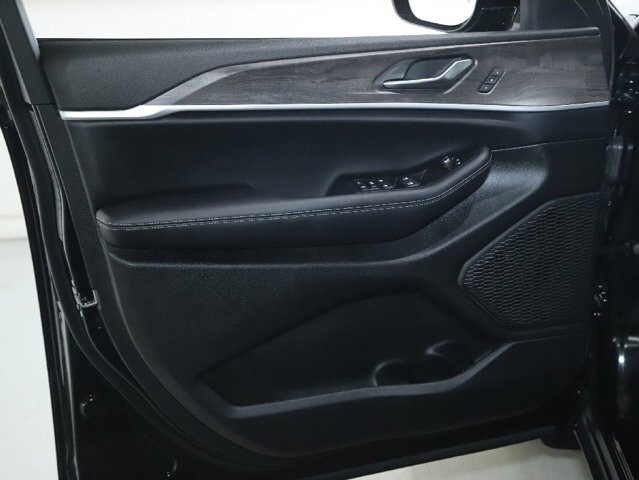 2025 Jeep Grand Cherokee in Bedford, OH 44146 - 18134322 16