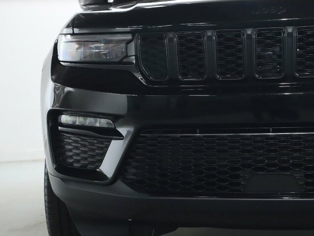 2025 Jeep Grand Cherokee in Bedford, OH 44146 - 18134322 6