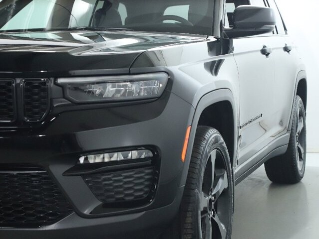 2025 Jeep Grand Cherokee in Bedford, OH 44146 - 18134322 4