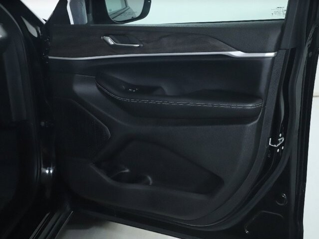 2025 Jeep Grand Cherokee in Bedford, OH 44146 - 18134322 35
