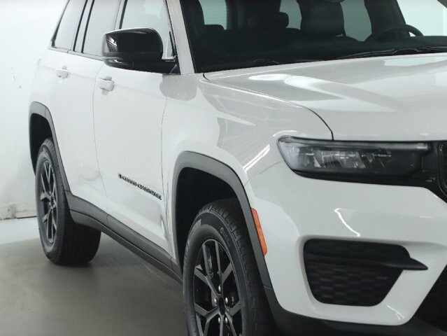 2025 Jeep Grand Cherokee in Bedford, OH 44146 - 18134324 8
