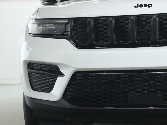 2025 Jeep Grand Cherokee in Bedford, OH 44146 - 18134324 6