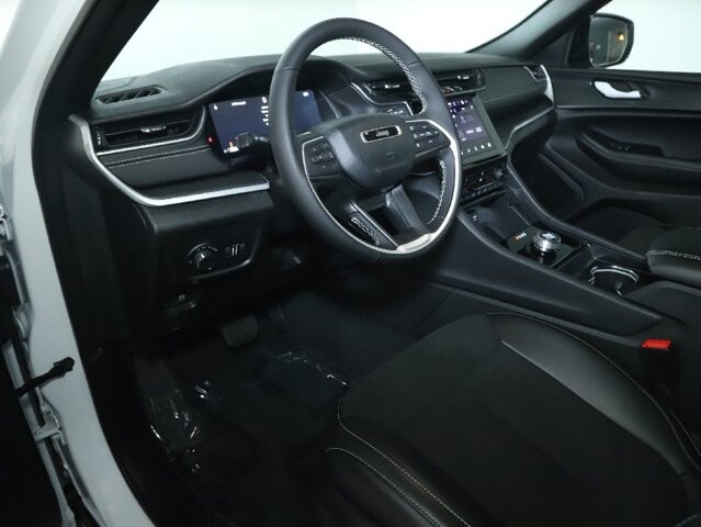 2025 Jeep Grand Cherokee in Bedford, OH 44146 - 18134324 17