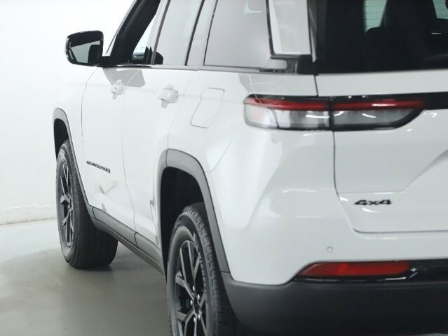 2025 Jeep Grand Cherokee in Bedford, OH 44146 - 18134324 40