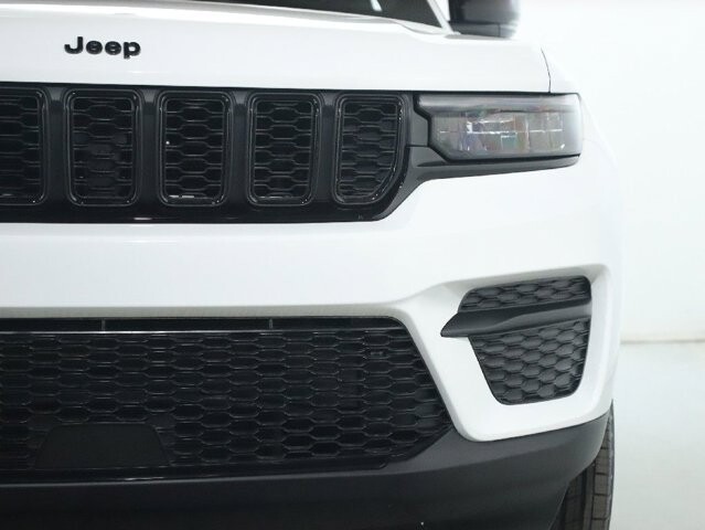 2025 Jeep Grand Cherokee in Bedford, OH 44146 - 18134324 7