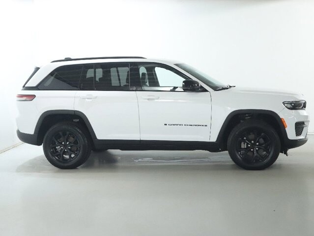 2025 Jeep Grand Cherokee in Bedford, OH 44146 - 18134324 11