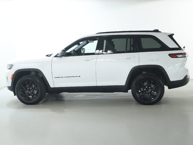 2025 Jeep Grand Cherokee in Bedford, OH 44146 - 18134324 37