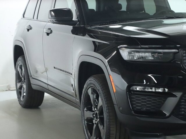 2025 Jeep Grand Cherokee in Bedford, OH 44146 - 18134325 8