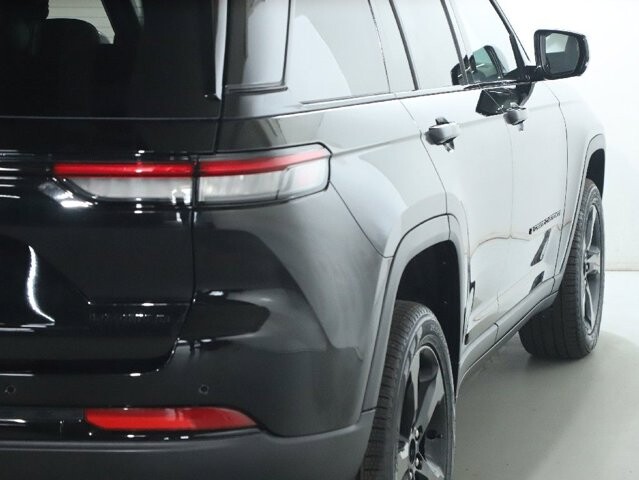 2025 Jeep Grand Cherokee in Bedford, OH 44146 - 18134325 46